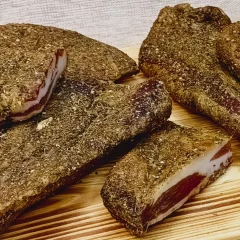 Гуанчіале сирокопчене. Свинячі щічки. (Guanciale)